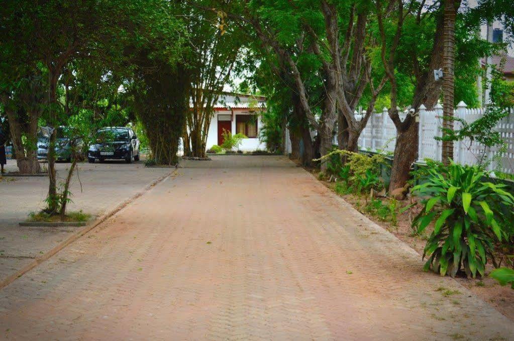 Hotel Empryean Katunayaka Dış mekan fotoğraf