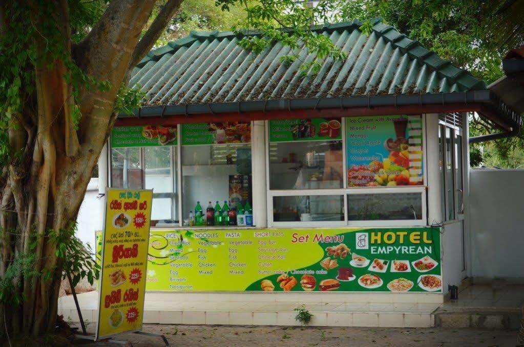Hotel Empryean Katunayaka Dış mekan fotoğraf