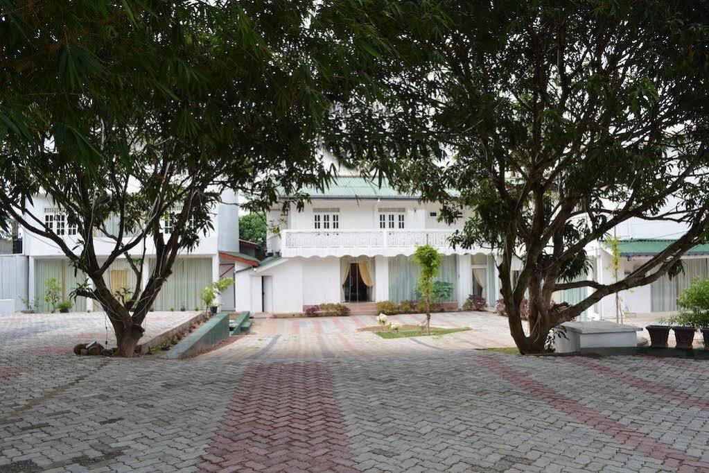 Hotel Empryean Katunayaka Dış mekan fotoğraf