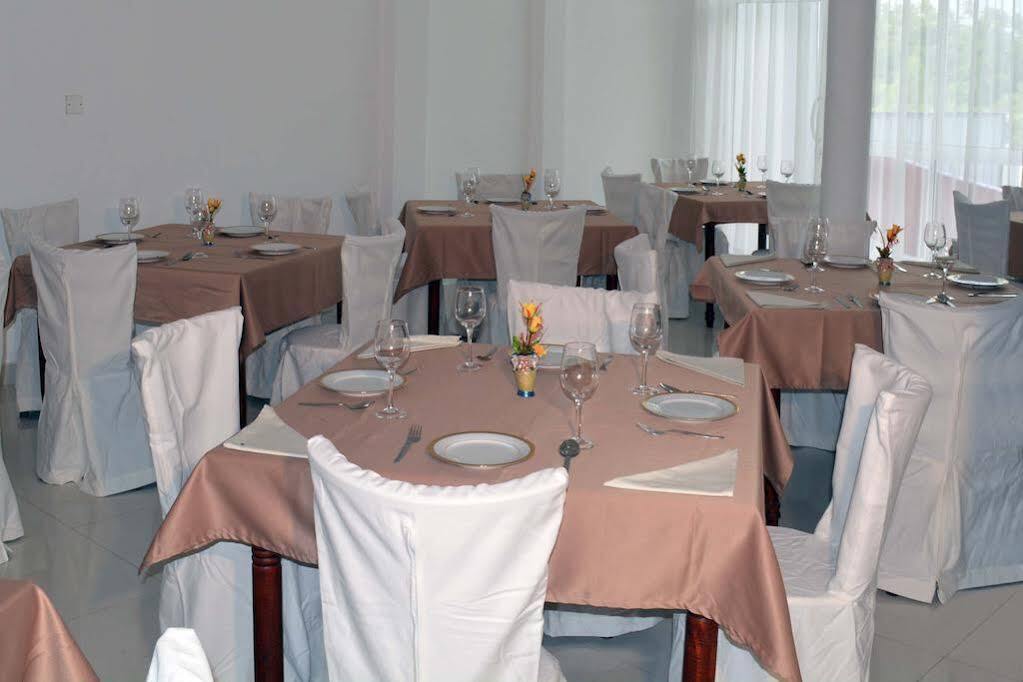 Hotel Empryean Katunayaka Dış mekan fotoğraf