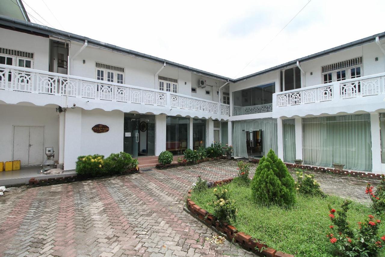 Hotel Empryean Katunayaka Dış mekan fotoğraf